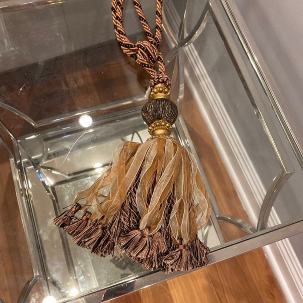 Curtain tassel tiebacks